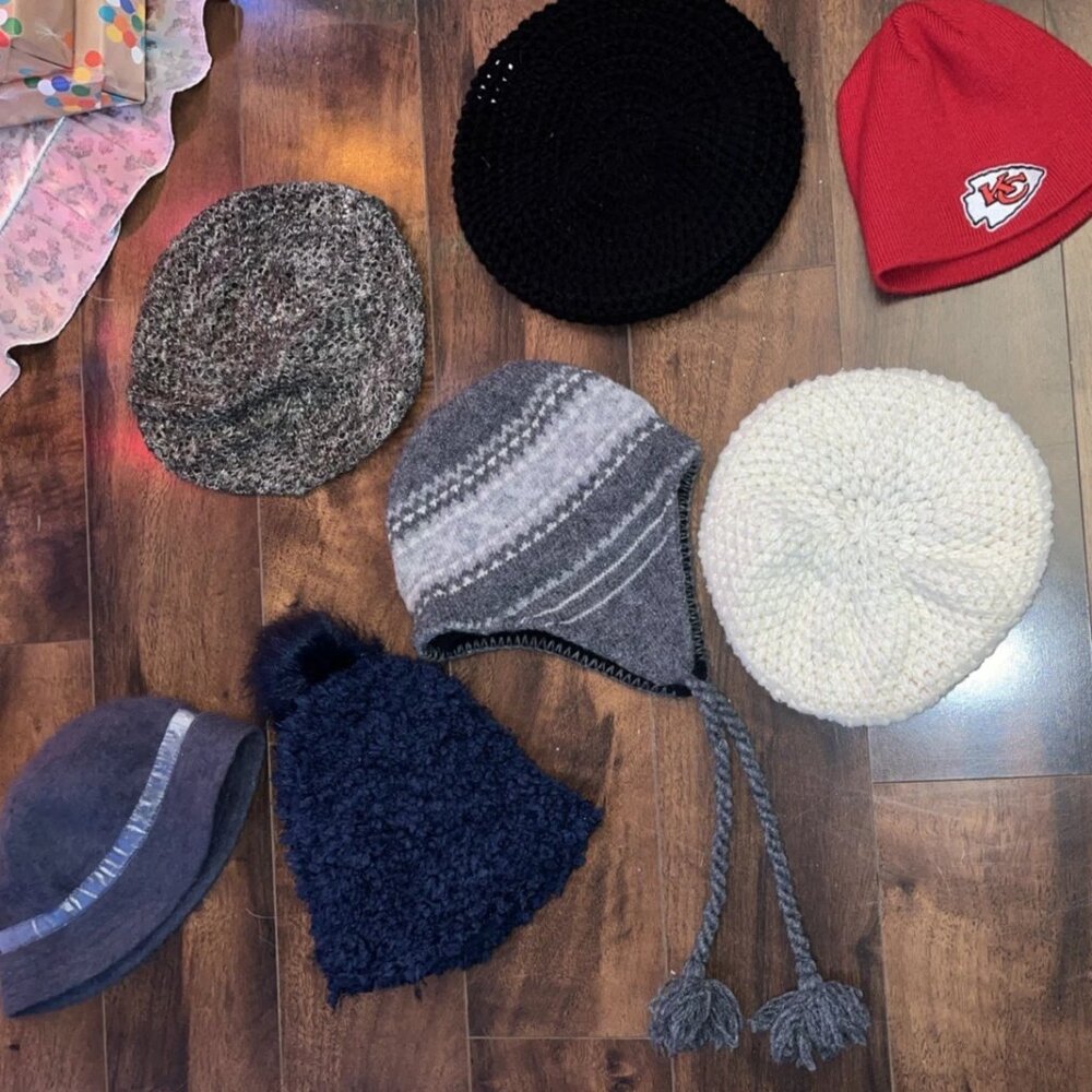 Share 7 Winter Hats UNISEX GRAY BLACK BLUE WHITE RED 3 are BERET GOOD CONDITION